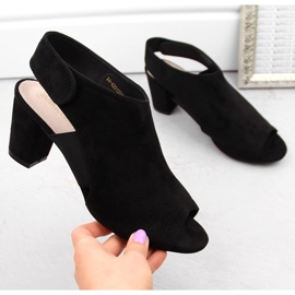 Sandali da donna con tacco intero in pelle scamosciata con velcro, colore nero Potocki CA42312 1