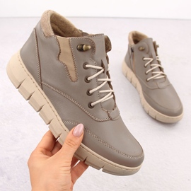 Stivali cappuccino in pelle da donna sulla piattaforma Helios 561 beige 2