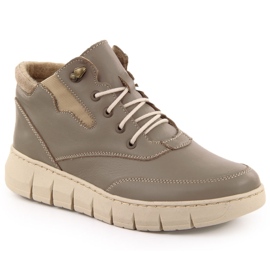 Stivali cappuccino in pelle da donna sulla piattaforma Helios 561 beige 1