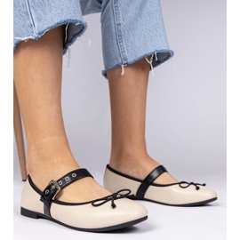 Ballerine femminili beige con un arco 1