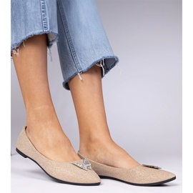 Ballerine di brocade champagne femminile con una farfalla beige 2