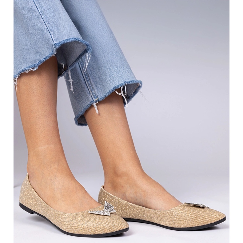 Ballerine glitter da donna dorata con una farfalla d'oro 2