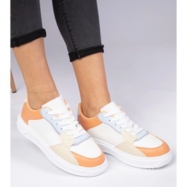 Sneaker sportivi bianchi-arancioni di Eco-Leather bianca 1