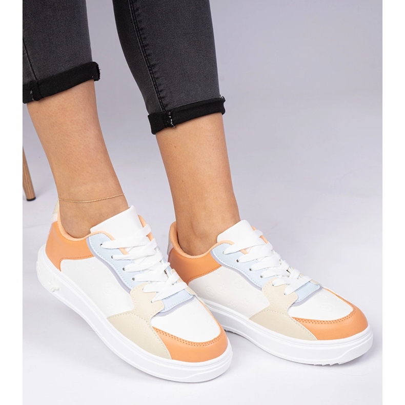 Sneaker sportivi bianchi-arancioni di Eco-Leather bianco 1