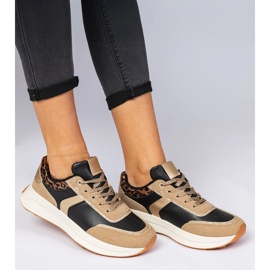 Sneaker da donna nera con glitter con un motivo animale nero 1