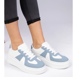 Sneaker blu sneaker sulla piattaforma 1