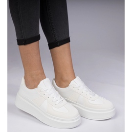 Sneaker sneaker bianche sulla piattaforma bianco 1