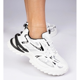 Sneaker sportive bianche con suola massiccia bianca 1