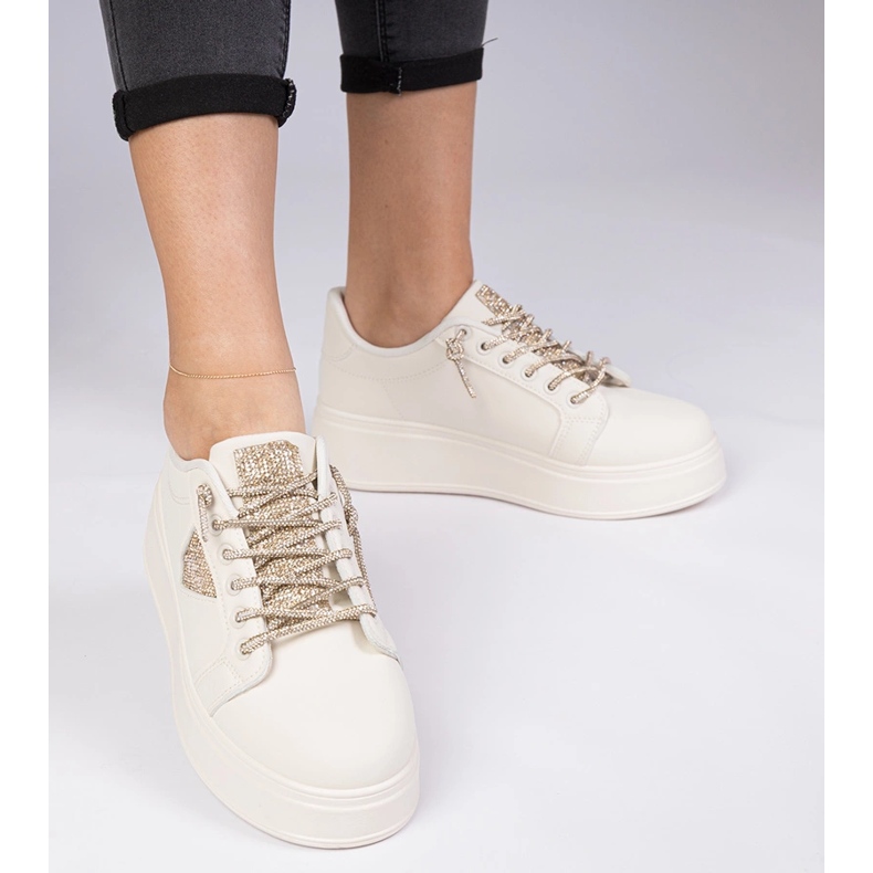 Sneaker beige con zirconi dorati 2