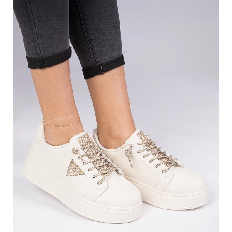 Sneaker beige con zirconi dorati 1