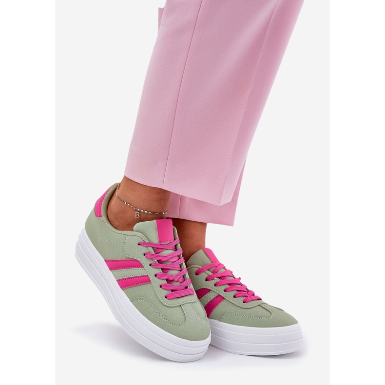 Eleganti sneaker da donna sulla piattaforma verde 1