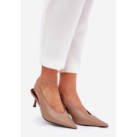 Tacchi alti con un tacco eco in pelle scuro beige 1