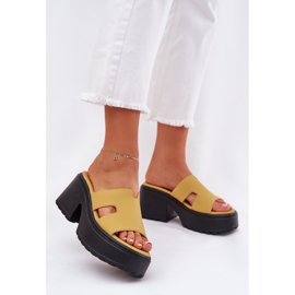 Pantofole da donna sulla piattaforma e tacchi enormi gialli giallo 1