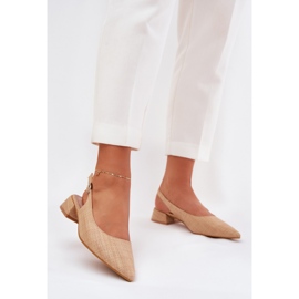 Sandali intrecciati da donna con un delicato tacco beige 1