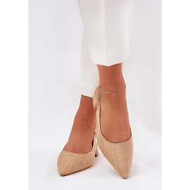 Sandali intrecciati da donna con un delicato tacco beige 2