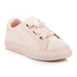 Sneakers in camoscio allacciate con un nastro rosa 1