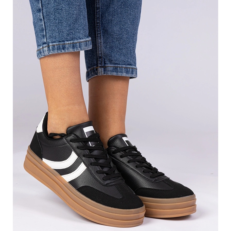 Sneaker black sneaker femminili sulla piattaforma nero 2