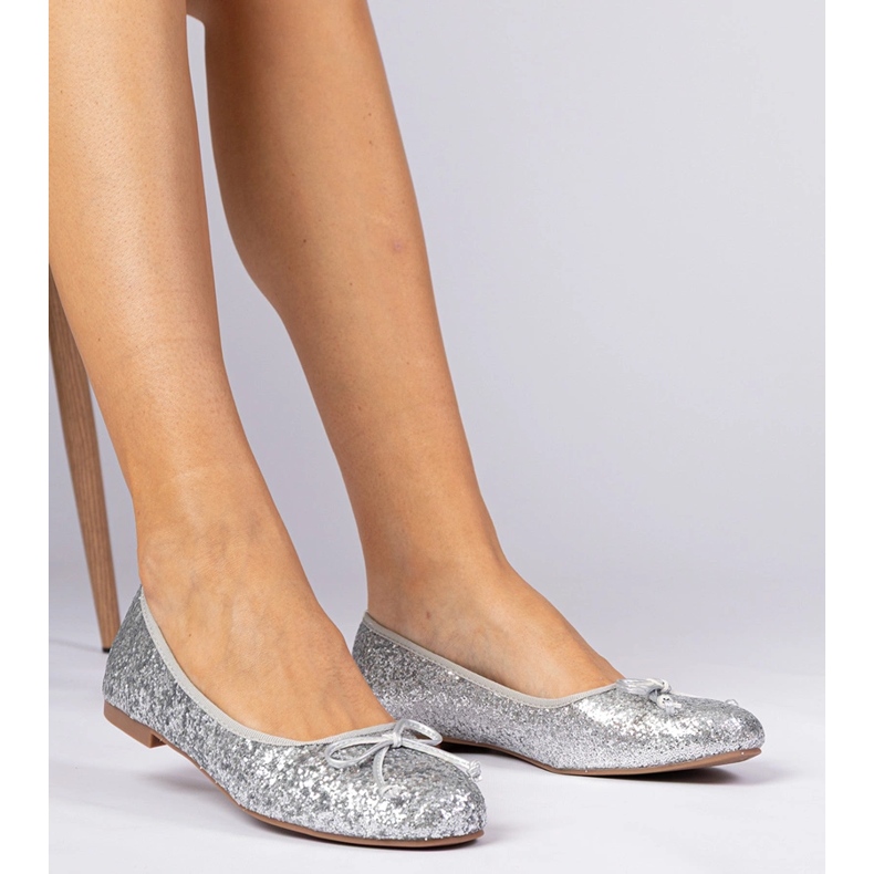 Ballerine glitter da donna d'argento con un arco 1