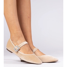 Ballerinas velluto da donna beige con una fibbia 2