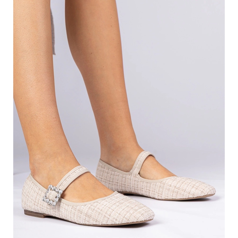 Ballerine femminili beige con fibbia e cristalli 1