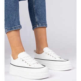 Sneaker da donna bianca su una suola alta bianco 1