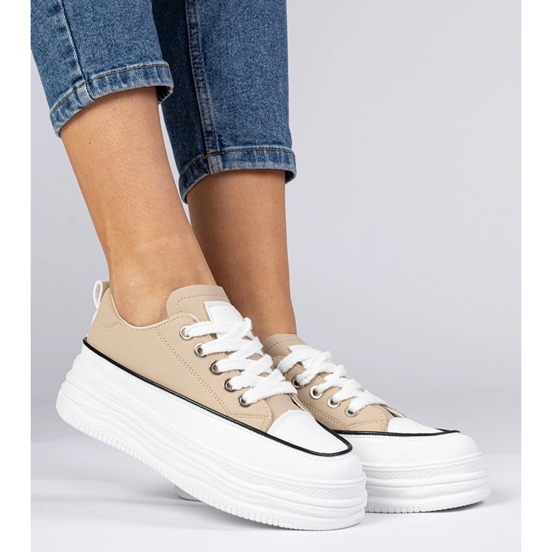 Sneaker da donna beige su una suola alta 2