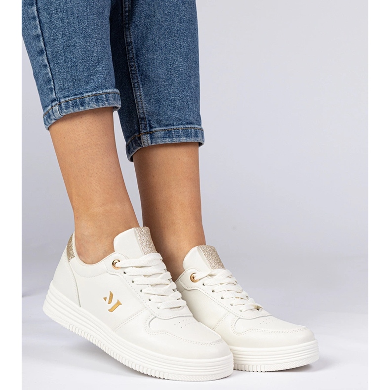 Sneaker da donna beige con broccato dorato 1