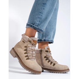 Stivali beige da donna con cappotto in montone 2