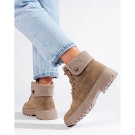 Stivali da donna beige con fodera in montone 2