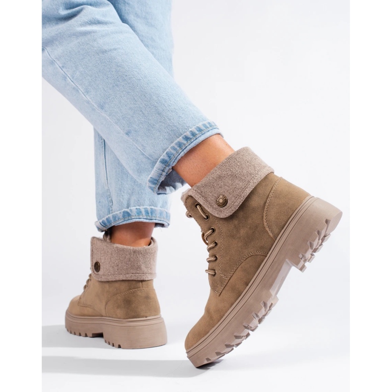 Stivali da donna beige con fodera in montone 2