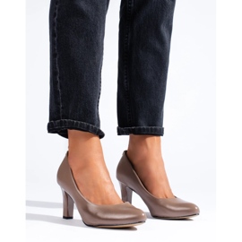 Classiche décolleté con tacco beige scuro di Shelovet 2