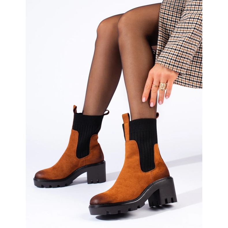 Stivaletti slip-on color cammello con tacco largo di Potocki marrone 1