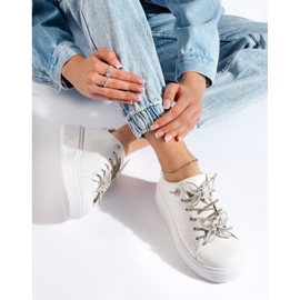 Scarpe sportive bianche con farfalle bianco 2
