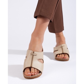 Comodi sandali beige con zeppa da donna 2