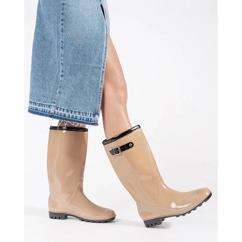 Stivali Wellington alti in vernice beige da donna 1