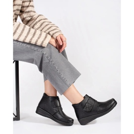 Stivali con zeppa da donna isolati neri nero 2