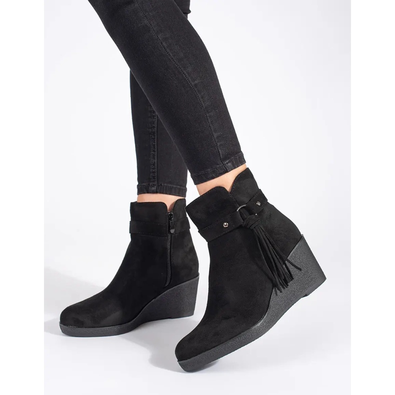 Stivali da donna con zeppa in camoscio nero con frange 1