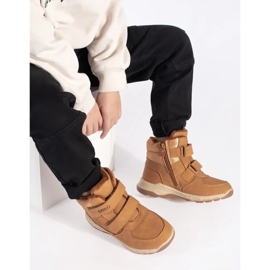 Stivaletti da bambino isolati con velcro marrone 1