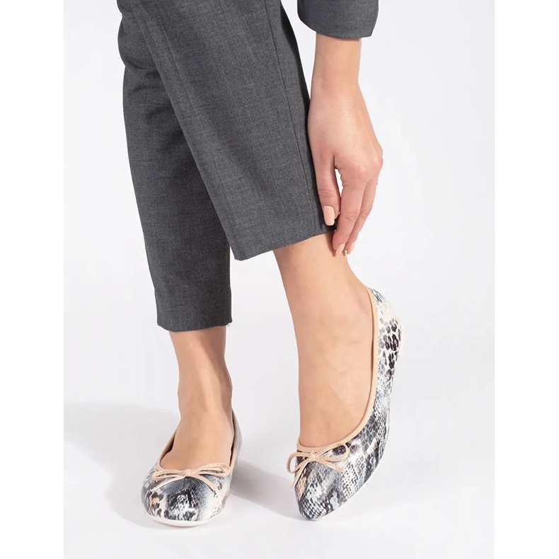 Ballerine basse da donna con motivo serpente e fiocco beige 1