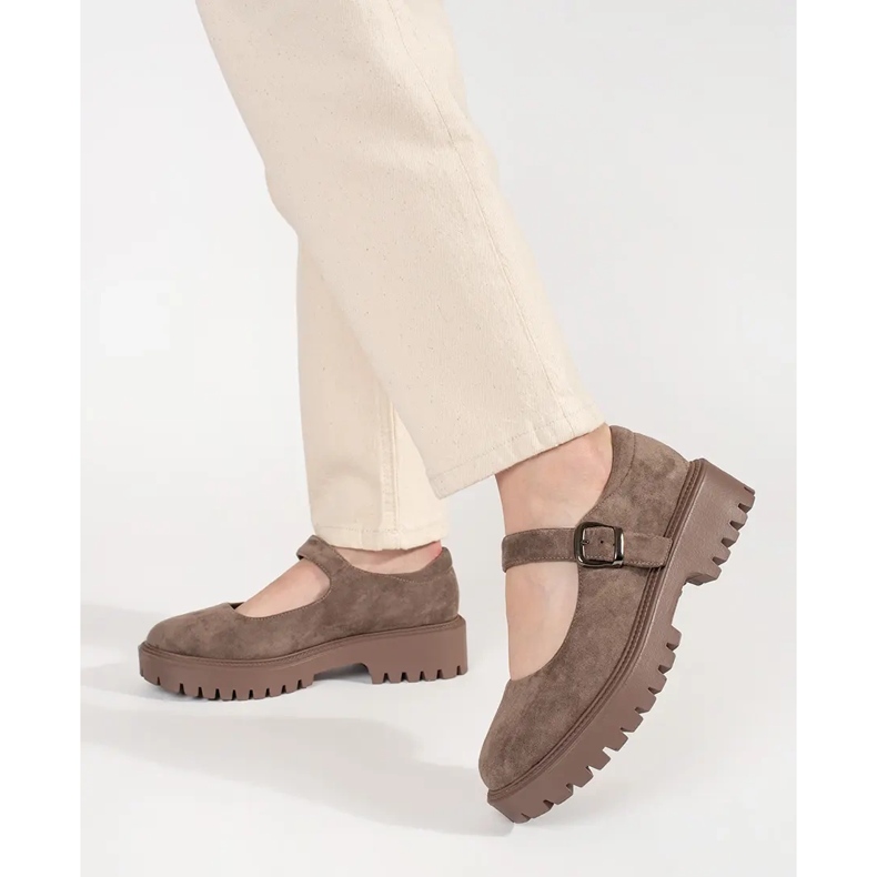 Goodin Scarpe beige sulla piattaforma in pelle scamosciata 1
