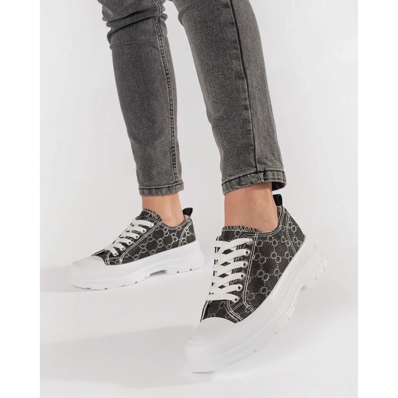 Sneaker nere sulla piattaforma con decorazioni nero 1
