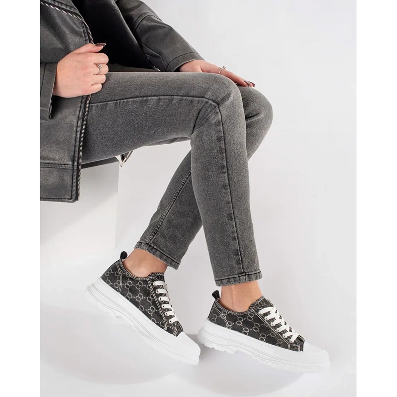 Sneaker nere sulla piattaforma con decorazioni nero 2