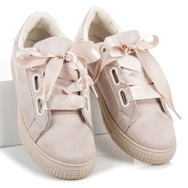 Sneakers in camoscio allacciate con un nastro marrone 1