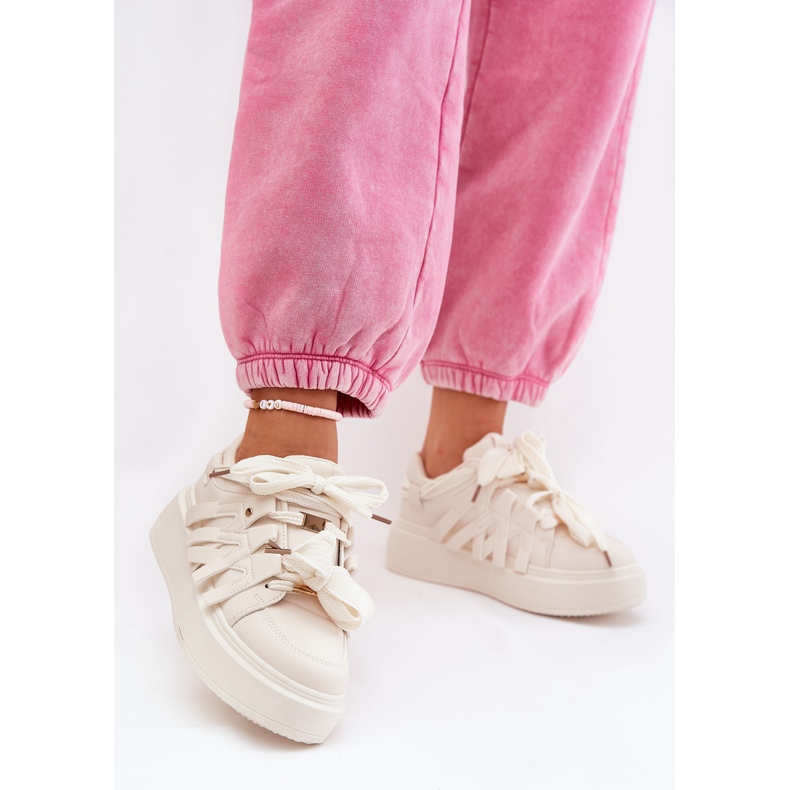 Sneaker in pelle ecologica sulla piattaforma beige 2