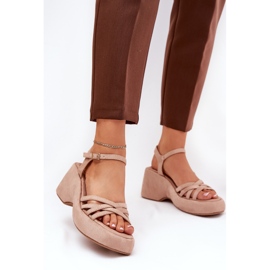 Sandali sulla piattaforma e zeppe con beige in pelle scamosciata 2