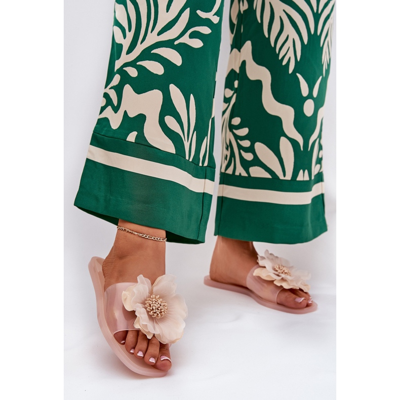 Infradito da donna piatta trasparente con fiore di nudo artificiale beige 2