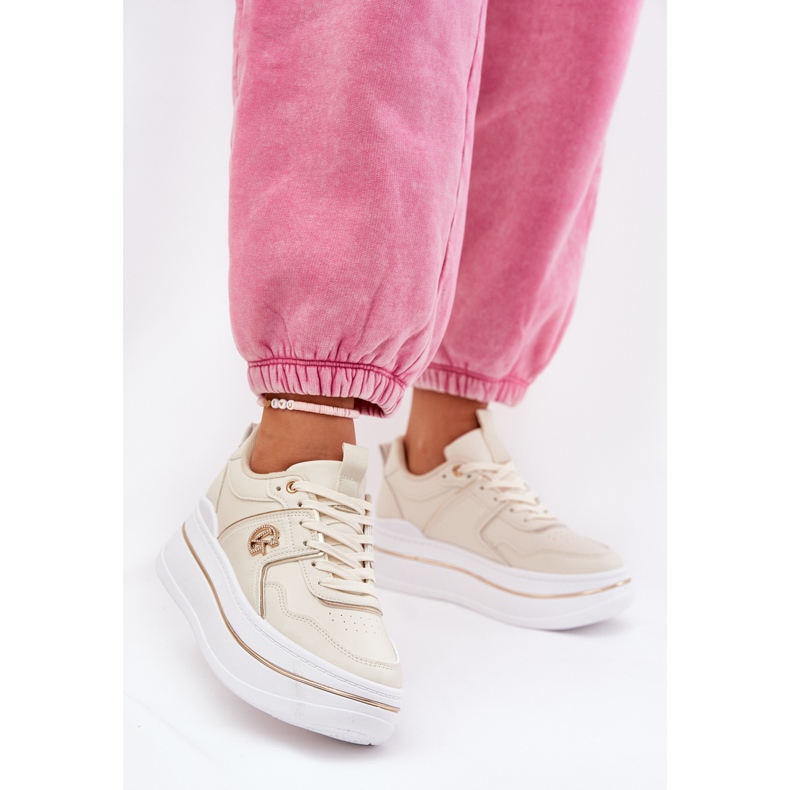 Scarpe sportive femminili sulla piattaforma beige 2