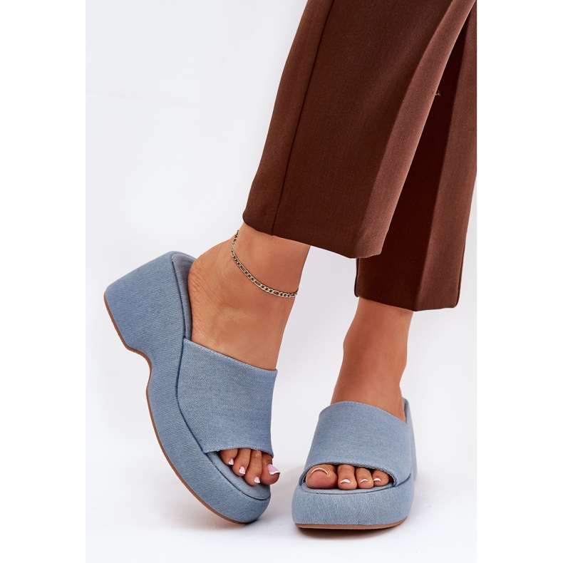 Infradito delle donne materiali sulla piattaforma e zeppe di denim blu 2