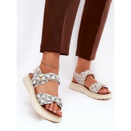 Sandali materiali da donna sulla piattaforma beige 2