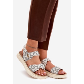 Sandali materiali da donna sulla piattaforma beige 1